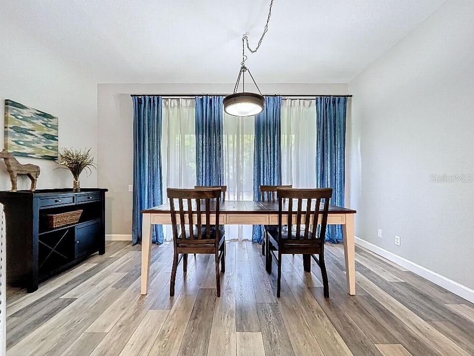 Activo con contrato: $242,000 (2 camas, 2 baños, 1240 Pies cuadrados)