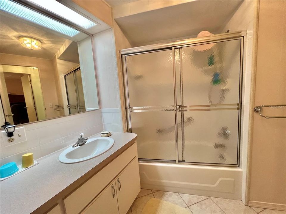 待售: $119,000 (2 贝兹, 2 浴室, 1312 平方英尺)