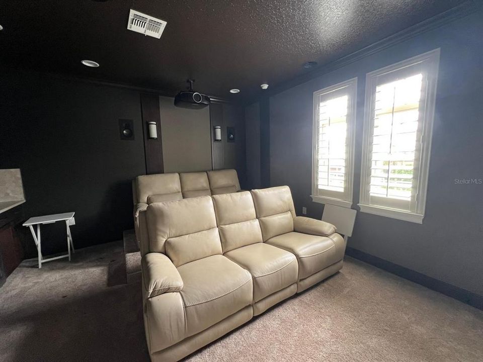 В аренду: $9,490 (5 спален, 4 ванн, 4671 Квадратных фут)