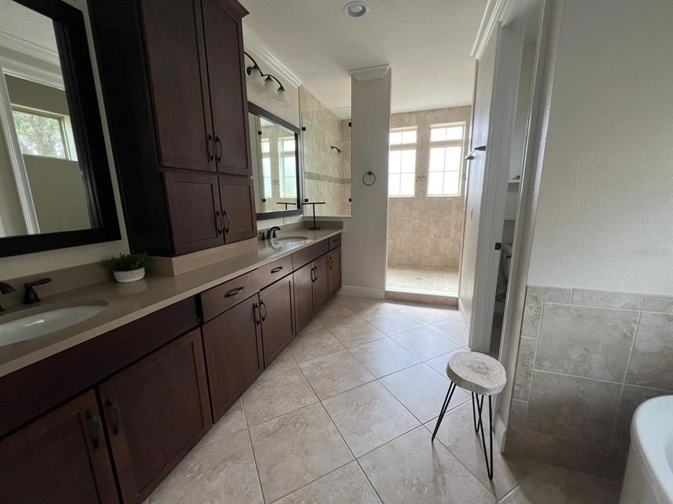 В аренду: $9,490 (5 спален, 4 ванн, 4671 Квадратных фут)