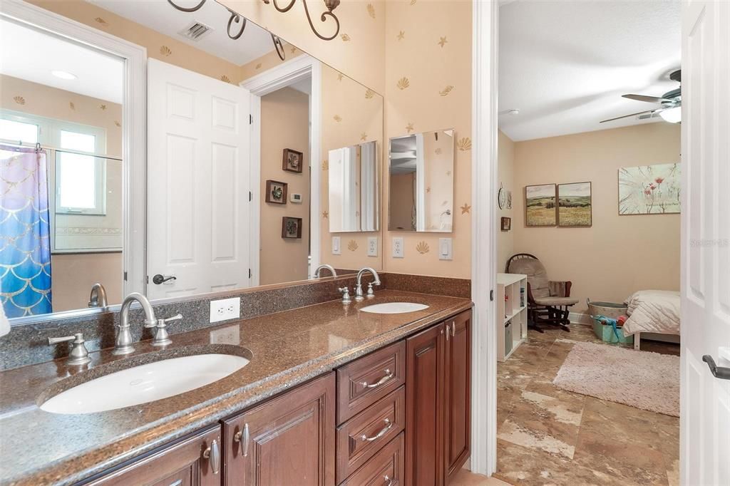 На продажу: $429,900 (3 спален, 2 ванн, 2692 Квадратных фут)