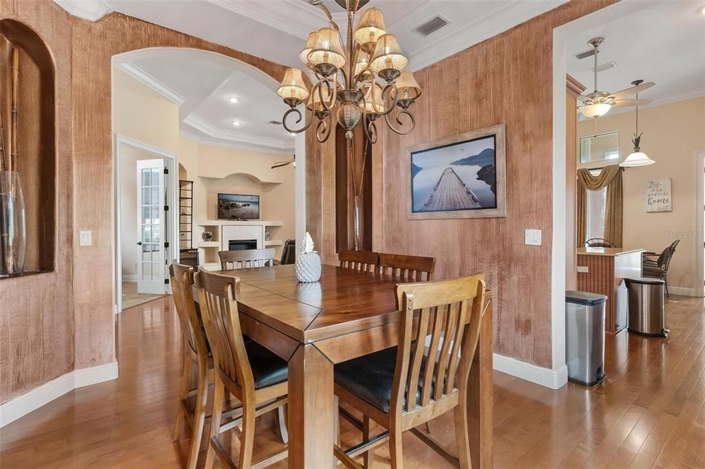 На продажу: $429,900 (3 спален, 2 ванн, 2692 Квадратных фут)