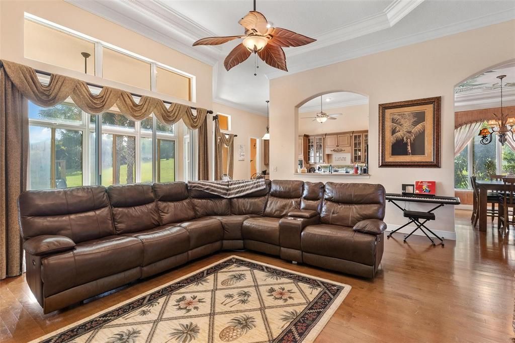 На продажу: $429,900 (3 спален, 2 ванн, 2692 Квадратных фут)