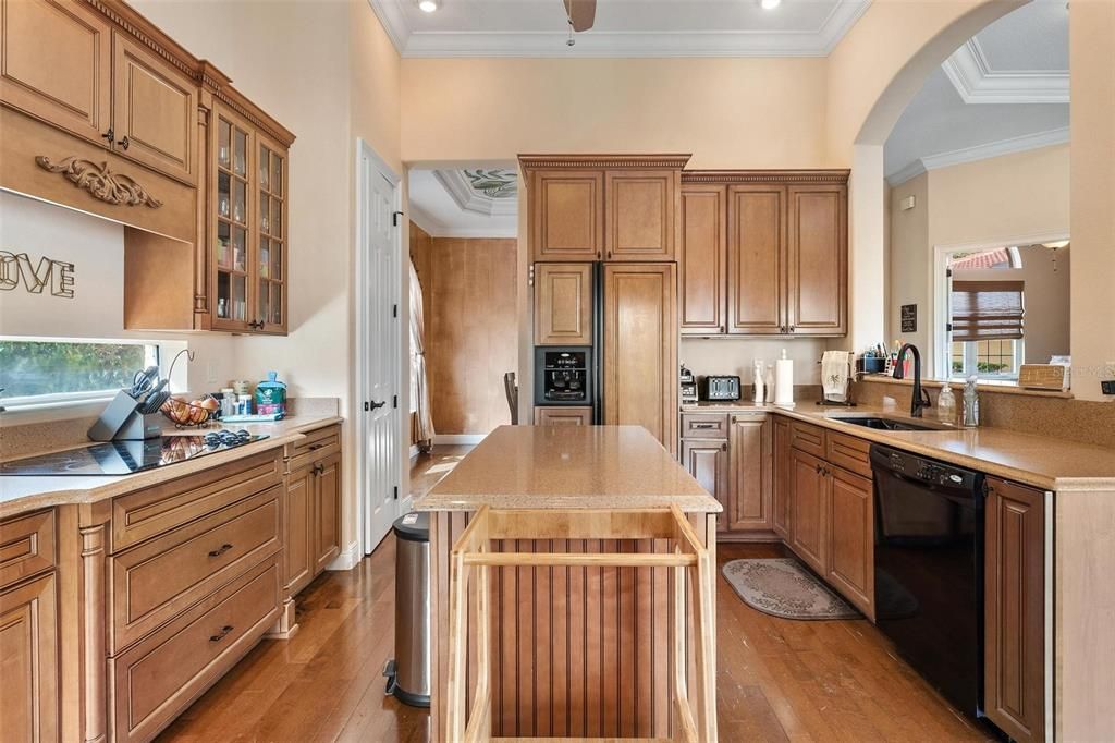 На продажу: $429,900 (3 спален, 2 ванн, 2692 Квадратных фут)