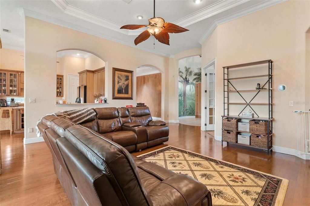 На продажу: $429,900 (3 спален, 2 ванн, 2692 Квадратных фут)