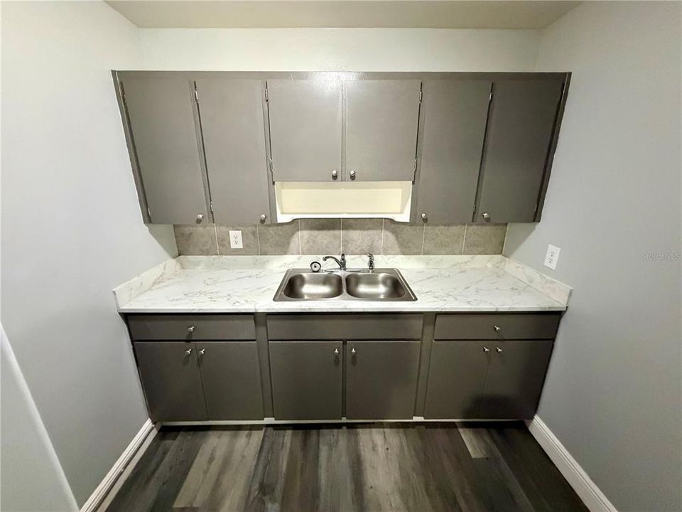 待售: $258,000 (3 贝兹, 1 浴室, 1121 平方英尺)