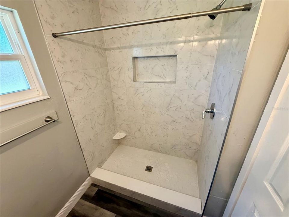 待售: $258,000 (3 贝兹, 1 浴室, 1121 平方英尺)