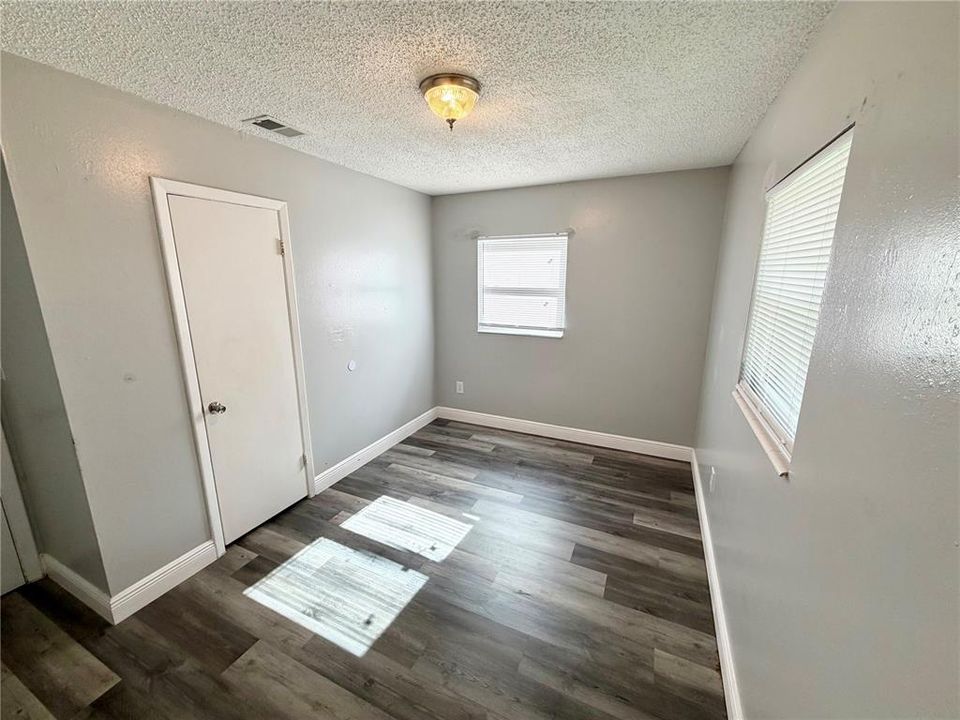 待售: $258,000 (3 贝兹, 1 浴室, 1121 平方英尺)