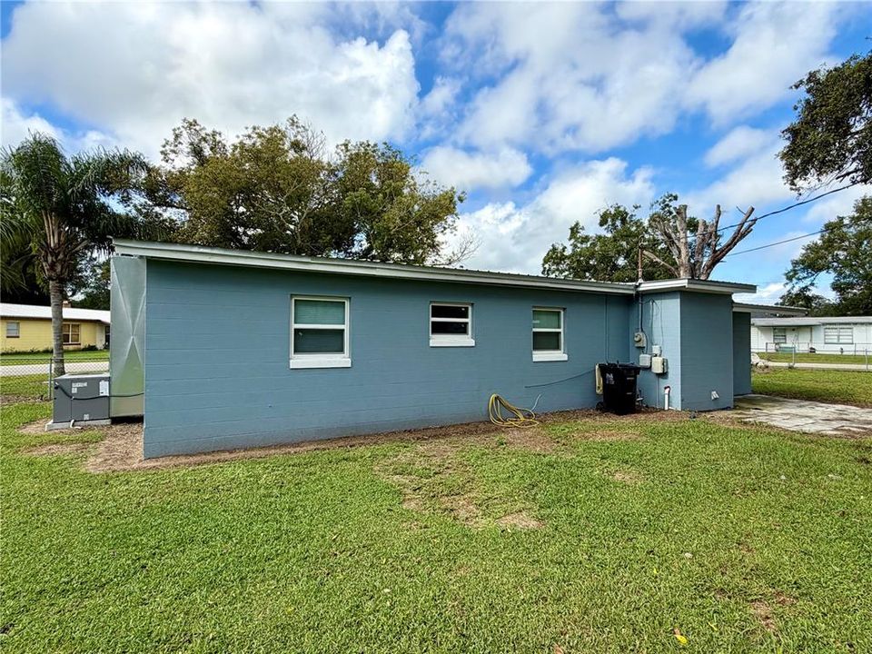 待售: $258,000 (3 贝兹, 1 浴室, 1121 平方英尺)