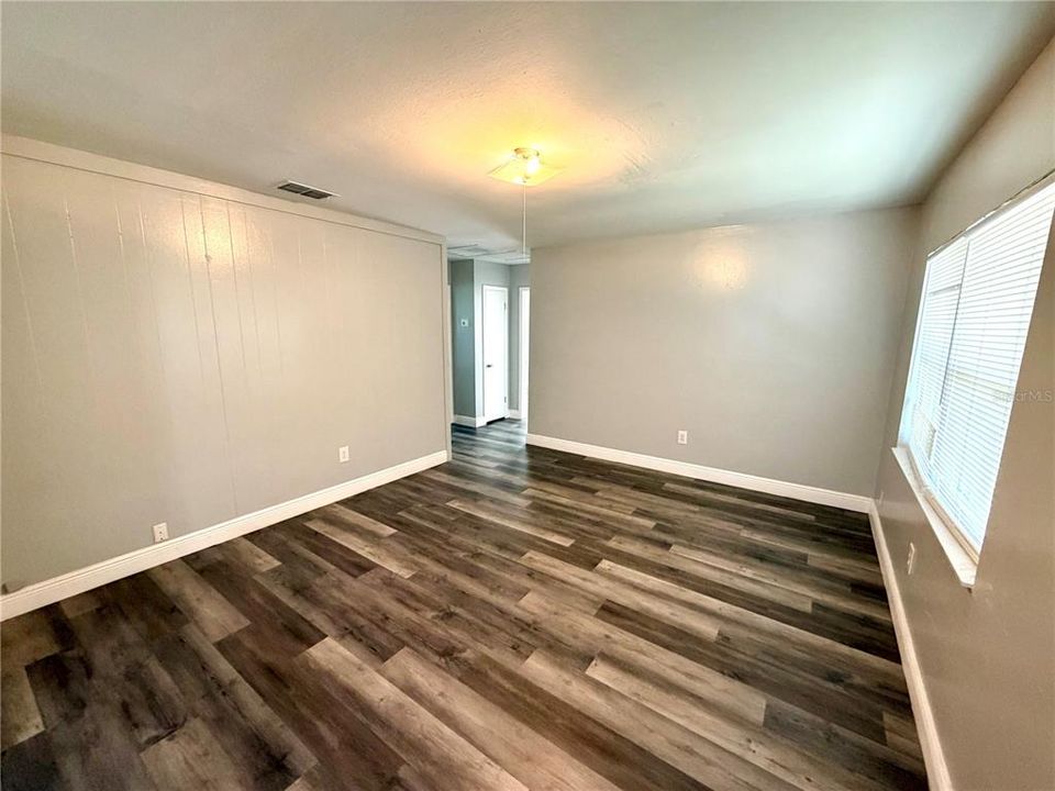 待售: $258,000 (3 贝兹, 1 浴室, 1121 平方英尺)