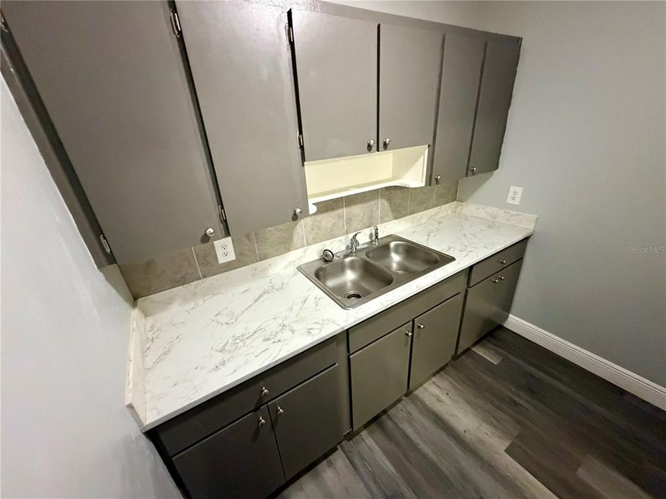 待售: $258,000 (3 贝兹, 1 浴室, 1121 平方英尺)