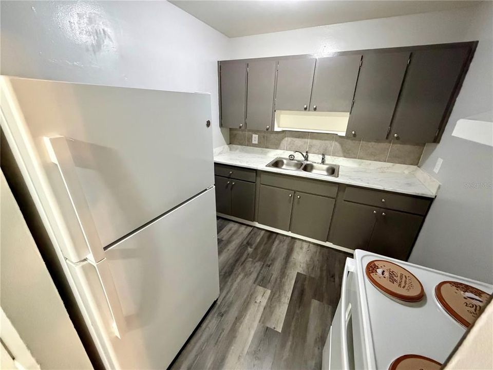 待售: $258,000 (3 贝兹, 1 浴室, 1121 平方英尺)