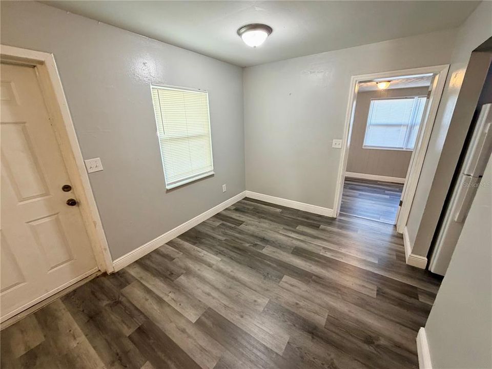 待售: $258,000 (3 贝兹, 1 浴室, 1121 平方英尺)