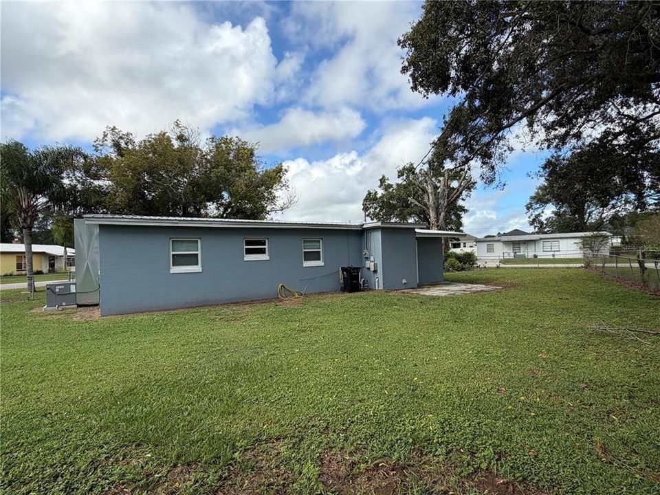 待售: $258,000 (3 贝兹, 1 浴室, 1121 平方英尺)