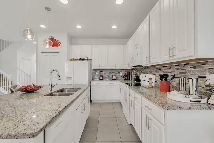 待售: $650,000 (5 贝兹, 5 浴室, 3067 平方英尺)