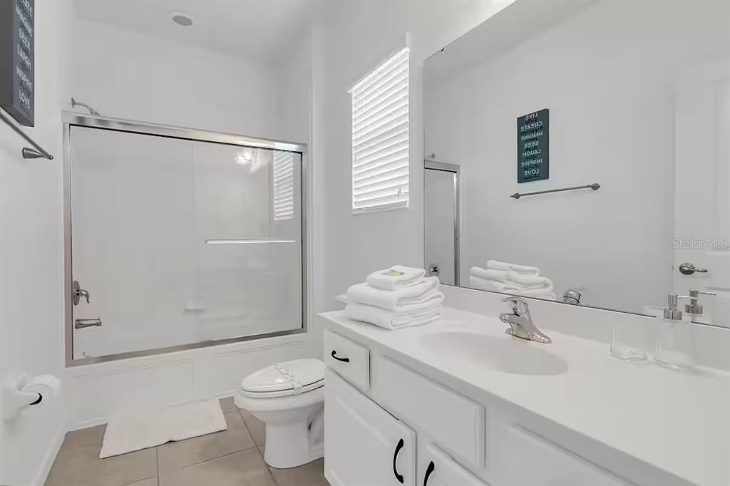 待售: $650,000 (5 贝兹, 5 浴室, 3067 平方英尺)