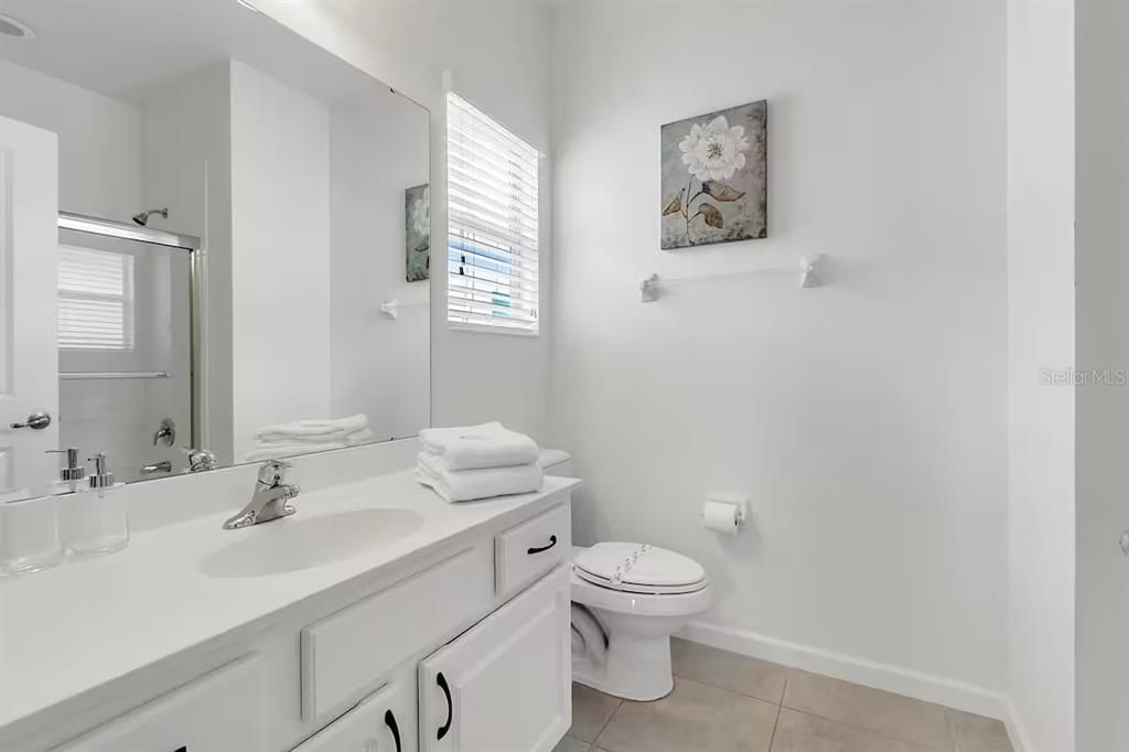 待售: $650,000 (5 贝兹, 5 浴室, 3067 平方英尺)