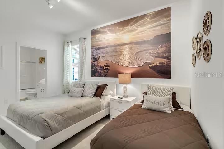 待售: $650,000 (5 贝兹, 5 浴室, 3067 平方英尺)