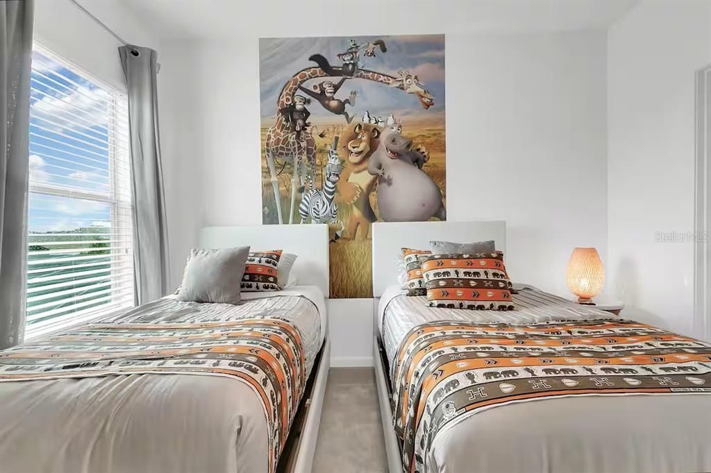 待售: $650,000 (5 贝兹, 5 浴室, 3067 平方英尺)