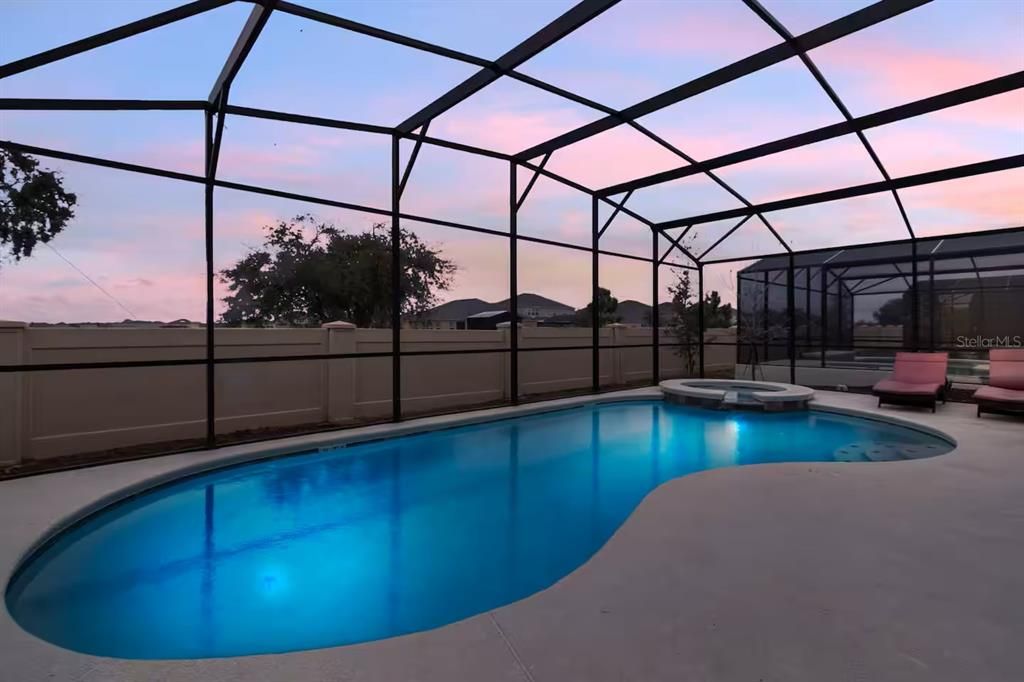 待售: $650,000 (5 贝兹, 5 浴室, 3067 平方英尺)