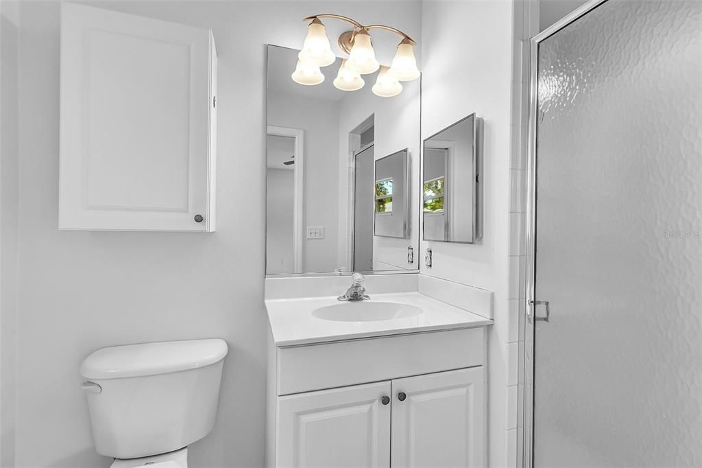 Под контрактом: $354,900 (3 спален, 2 ванн, 1066 Квадратных фут)