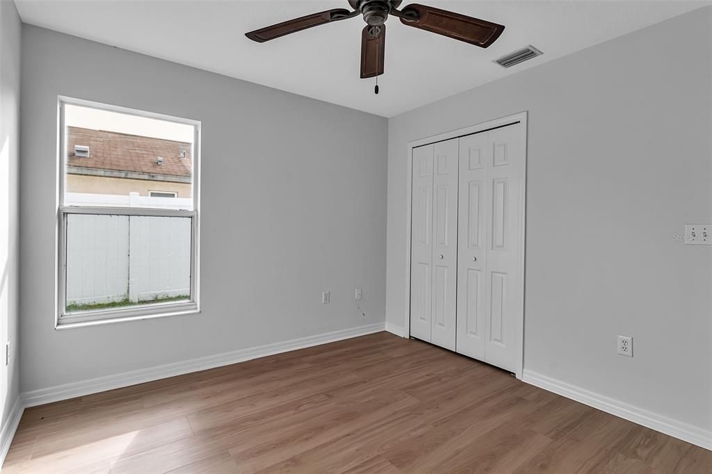 Под контрактом: $354,900 (3 спален, 2 ванн, 1066 Квадратных фут)