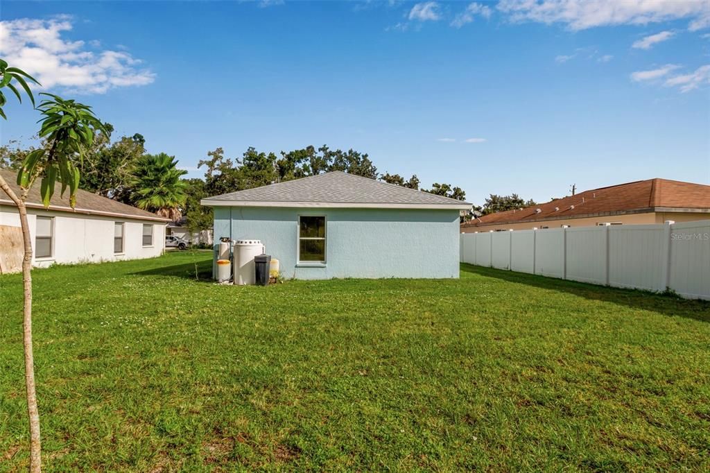 Под контрактом: $354,900 (3 спален, 2 ванн, 1066 Квадратных фут)