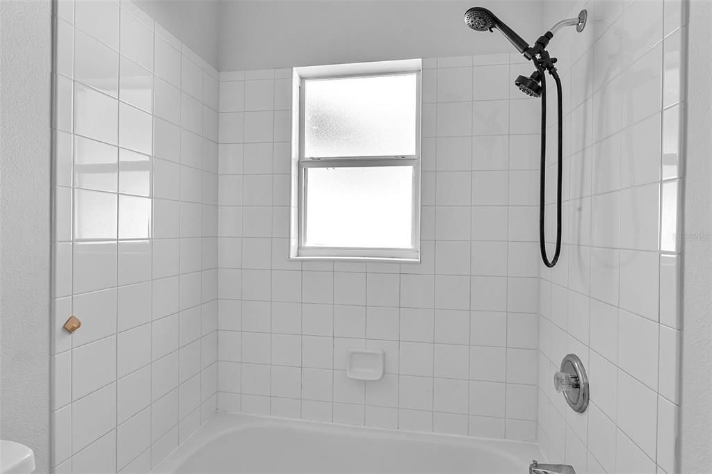 Под контрактом: $354,900 (3 спален, 2 ванн, 1066 Квадратных фут)