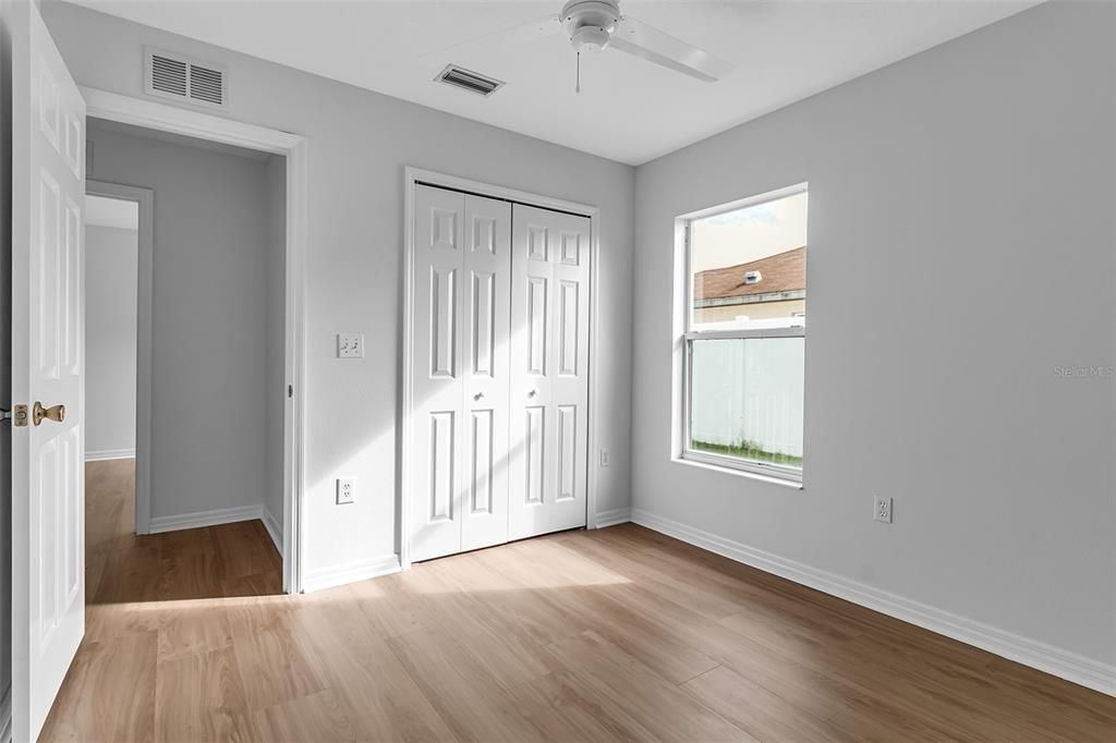 Под контрактом: $354,900 (3 спален, 2 ванн, 1066 Квадратных фут)