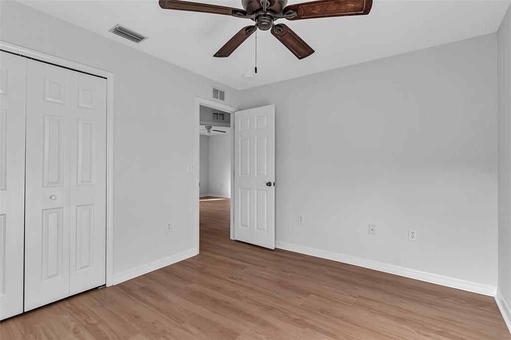 Под контрактом: $354,900 (3 спален, 2 ванн, 1066 Квадратных фут)