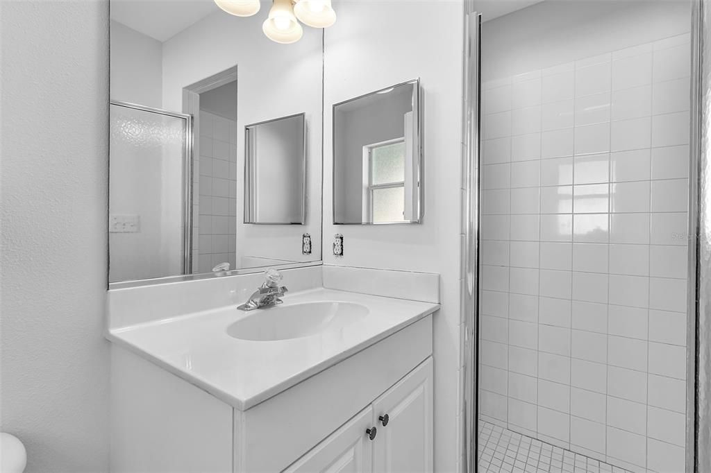 Под контрактом: $354,900 (3 спален, 2 ванн, 1066 Квадратных фут)