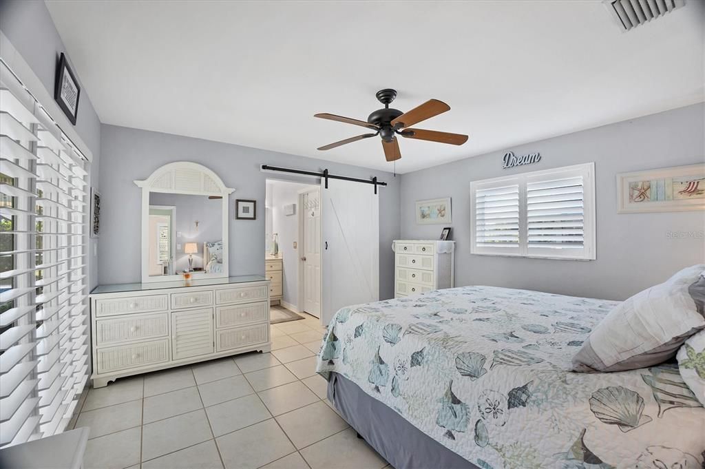 На продажу: $370,000 (2 спален, 2 ванн, 1462 Квадратных фут)