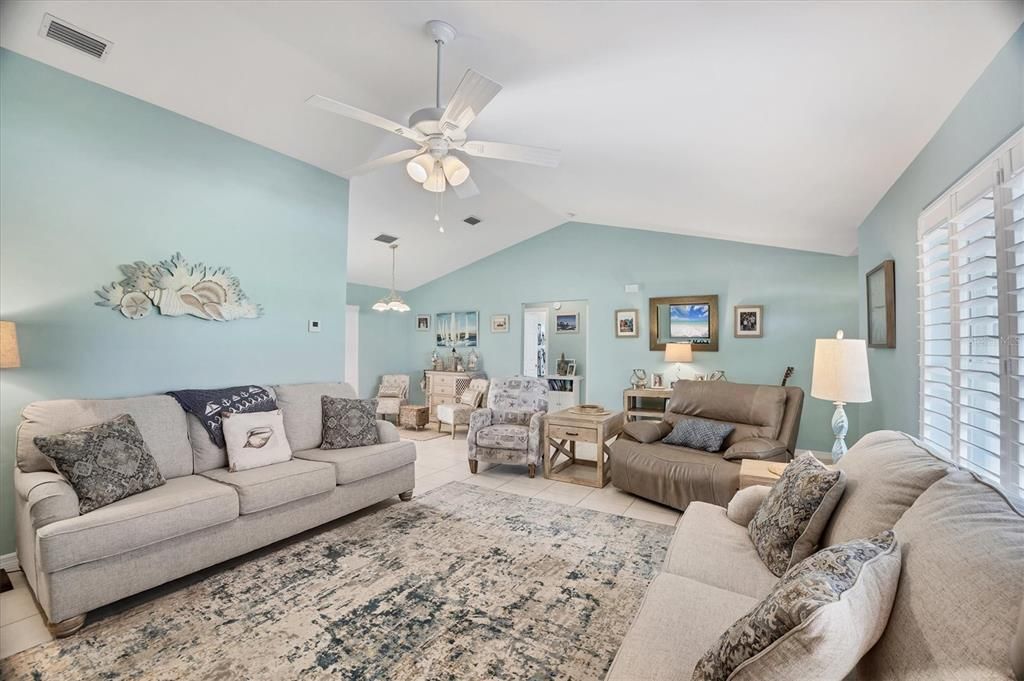 На продажу: $370,000 (2 спален, 2 ванн, 1462 Квадратных фут)