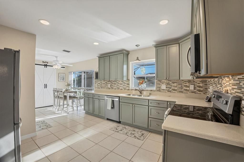 На продажу: $370,000 (2 спален, 2 ванн, 1462 Квадратных фут)