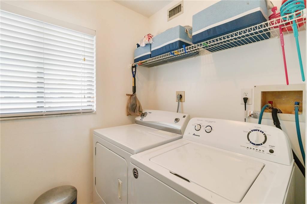 待售: $275,000 (2 贝兹, 2 浴室, 1269 平方英尺)