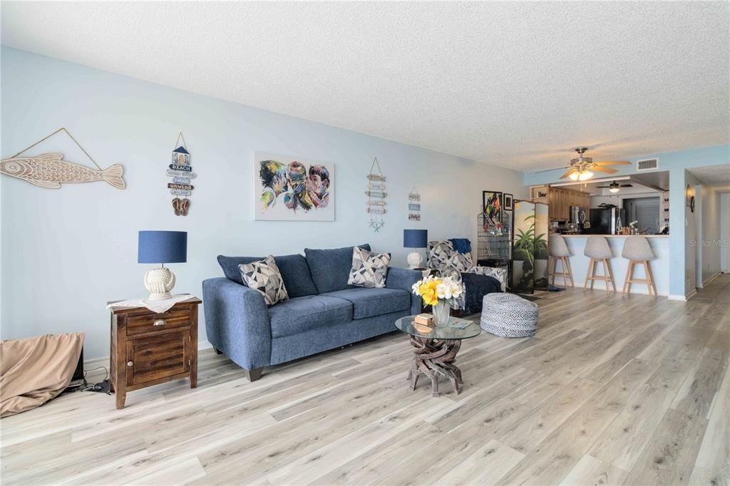 待售: $275,000 (2 贝兹, 2 浴室, 1269 平方英尺)