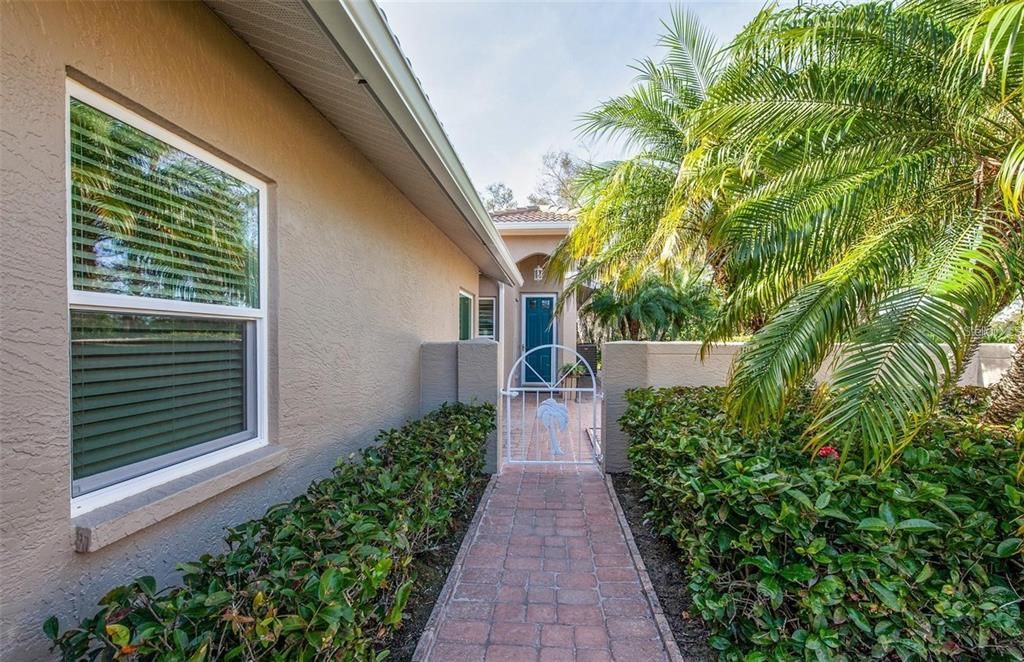 Active With Contract: $369,500 (2 beds, 2 baths, 1400 Square Feet)