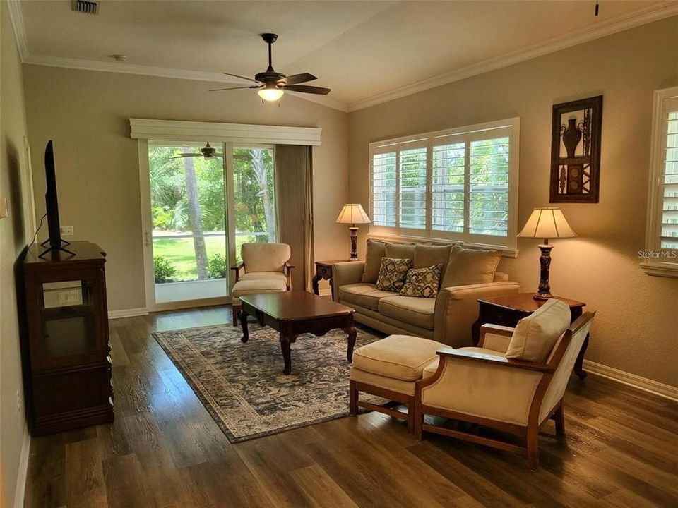 Active With Contract: $369,500 (2 beds, 2 baths, 1400 Square Feet)