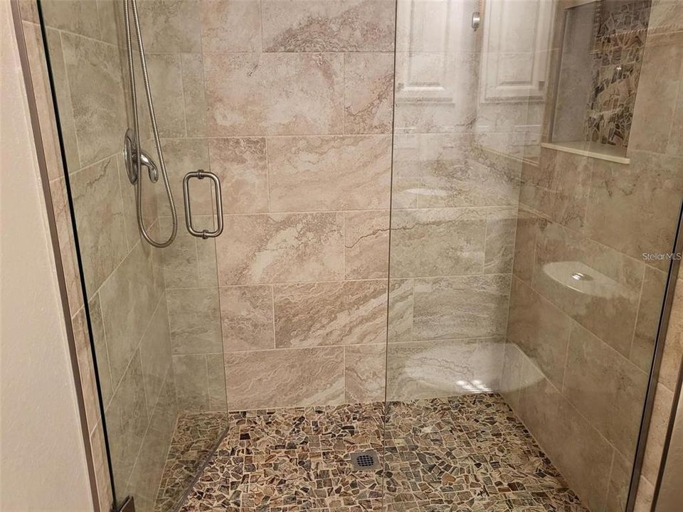 Active With Contract: $369,500 (2 beds, 2 baths, 1400 Square Feet)