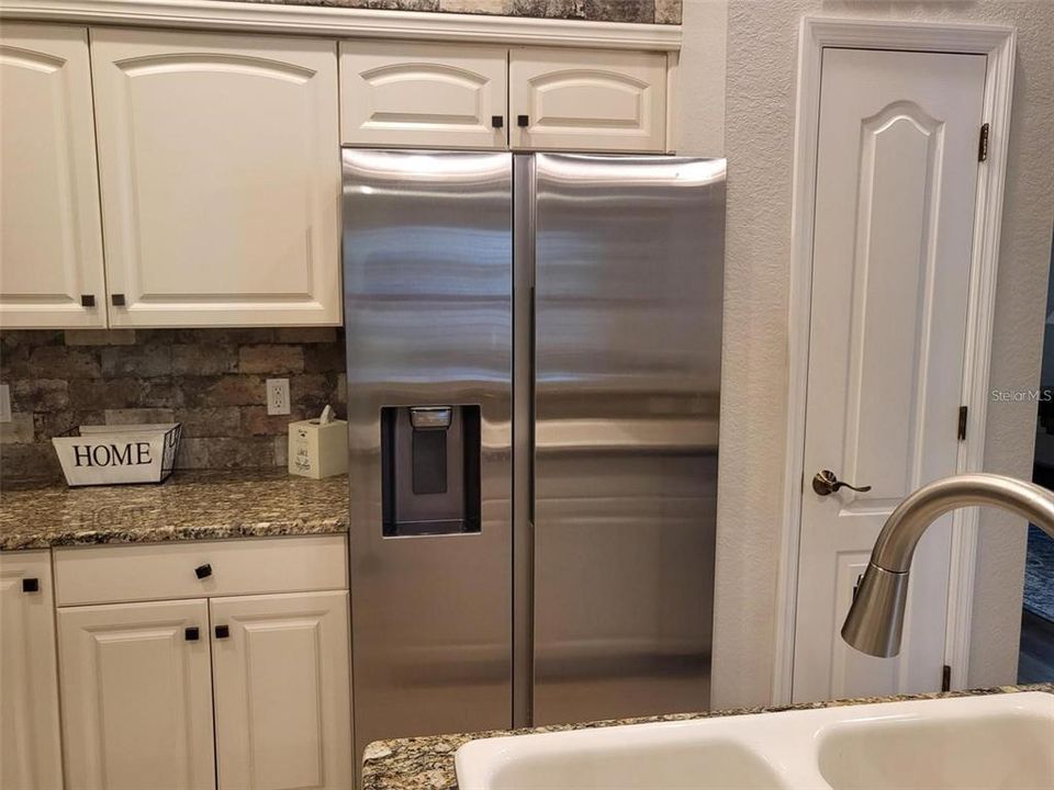 Active With Contract: $369,500 (2 beds, 2 baths, 1400 Square Feet)