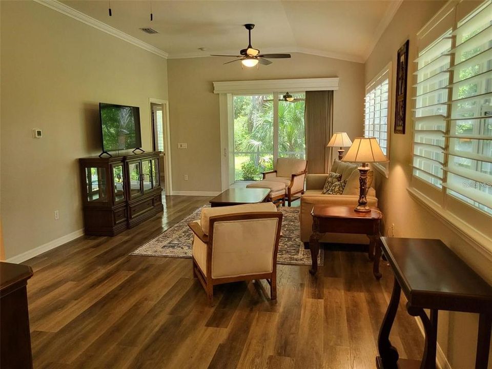 Active With Contract: $369,500 (2 beds, 2 baths, 1400 Square Feet)