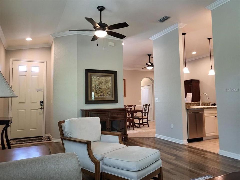 Active With Contract: $369,500 (2 beds, 2 baths, 1400 Square Feet)