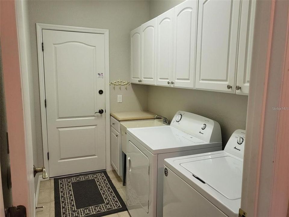 Active With Contract: $369,500 (2 beds, 2 baths, 1400 Square Feet)