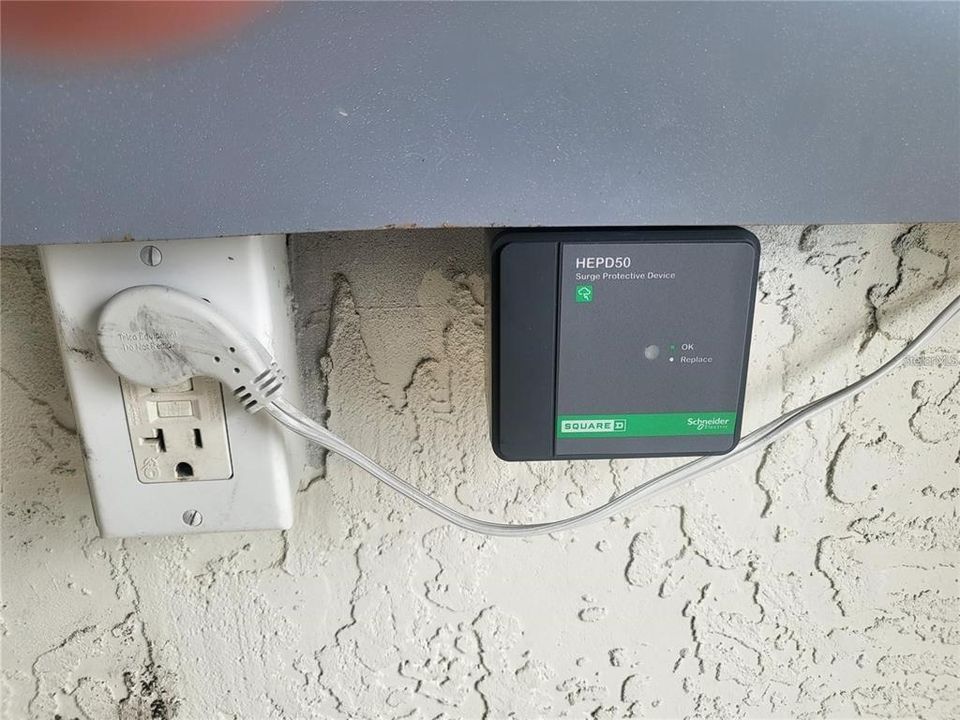 Active With Contract: $369,500 (2 beds, 2 baths, 1400 Square Feet)