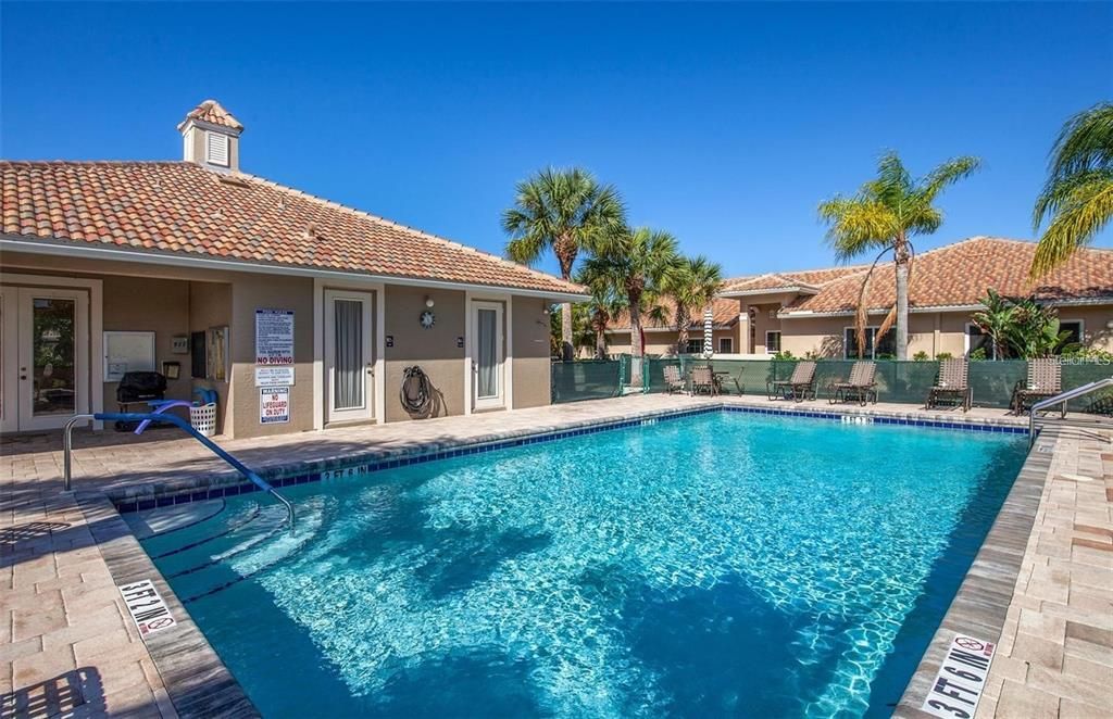 Active With Contract: $369,500 (2 beds, 2 baths, 1400 Square Feet)