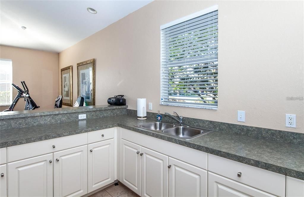 Active With Contract: $369,500 (2 beds, 2 baths, 1400 Square Feet)