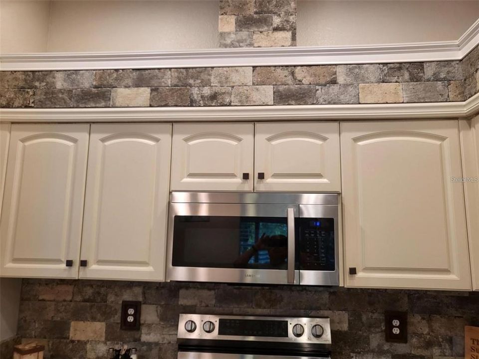 Active With Contract: $369,500 (2 beds, 2 baths, 1400 Square Feet)