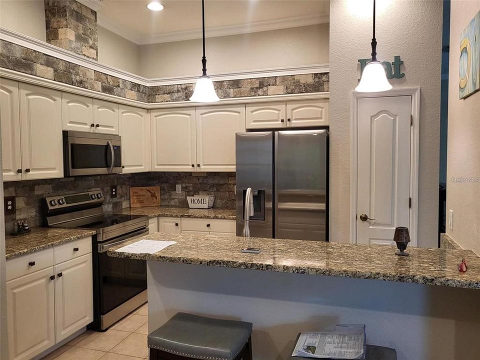 Active With Contract: $369,500 (2 beds, 2 baths, 1400 Square Feet)