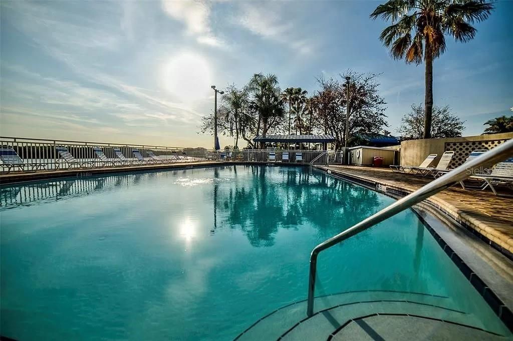 待售: $135,000 (1 贝兹, 1 浴室, 322 平方英尺)