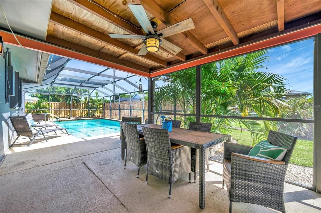 Под контрактом: $484,900 (3 спален, 2 ванн, 1580 Квадратных фут)